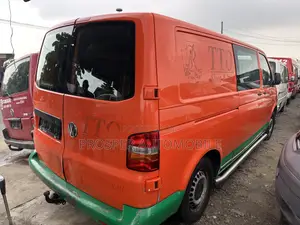 Volkswagen Transporter 2013 Orange