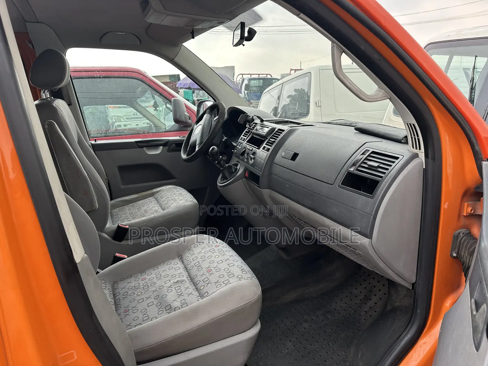 Volkswagen Transporter 2013 Orange