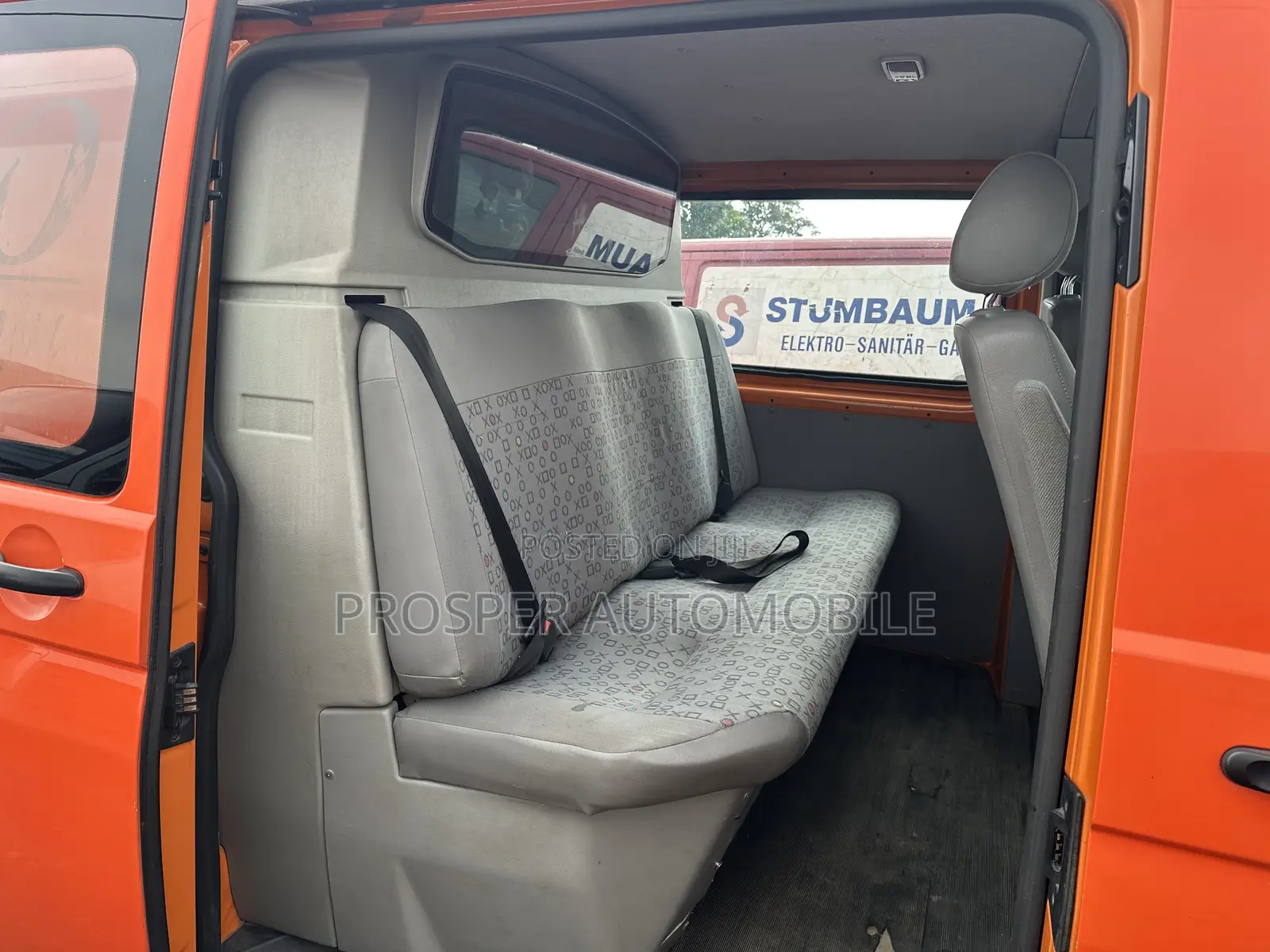 Volkswagen Transporter 2013 Orange