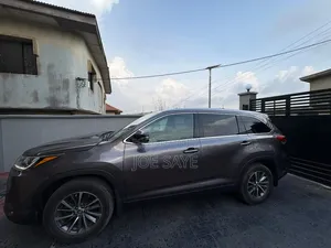 Toyota Highlander XLE 2019 Gray