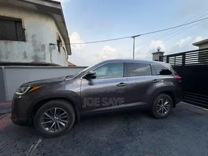 Toyota Highlander XLE 2019 Gray