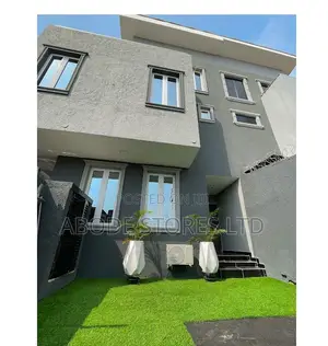 Luxury 5 Bedroom Shortlet Apartment