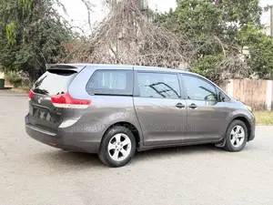 Toyota Sienna L 7-Passenger 4dr Minivan (3.5L 6cyl 6A) 2015 Gray