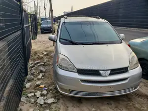Toyota Sienna XLE AWD 2005 Gray