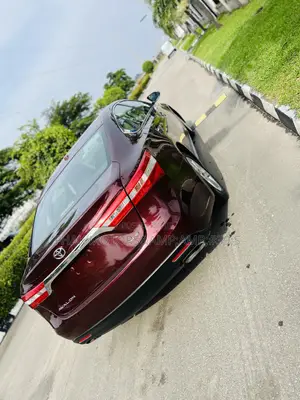 Toyota Avalon Limited Sedan FWD (3.5L 6cyl 6A) 2013 Brown