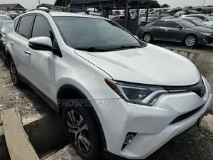 Toyota RAV4 LE FWD (2.5L 4cyl 6A) 2016 White