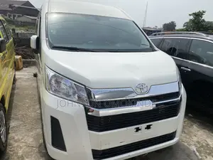 Toyota HiAce 2021 White