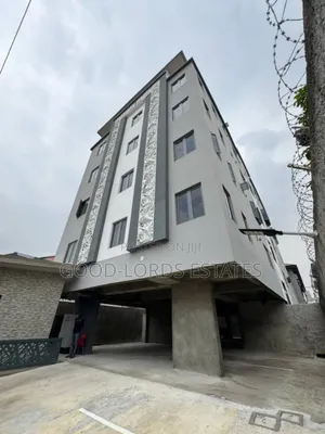 3bdrm Apartment in Surulere for sale