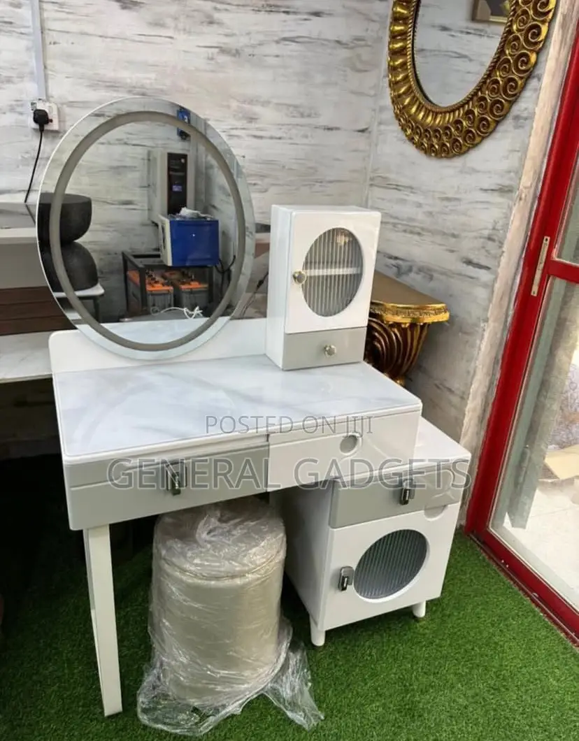 Luxurious Dressing Mirror Set