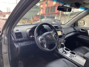Toyota Highlander SE 3.5L 4WD 2013 Green