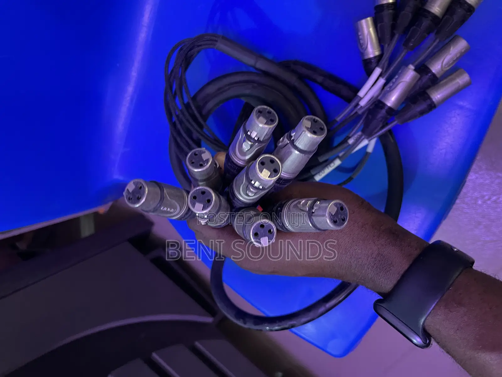 XLR Audio Link Cable. Connectors