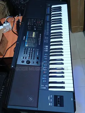 Yamaha Keyboard PRS Sx 720