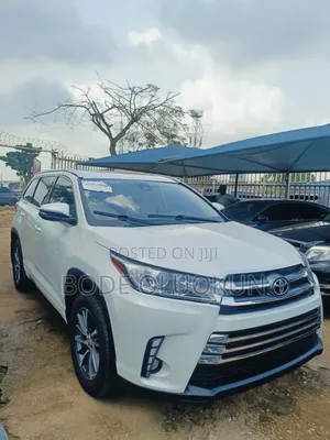 Toyota Highlander XLE 4x2 V6 (3.5L 6cyl 8A) 2018 White