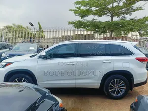 Toyota Highlander XLE 4x2 V6 (3.5L 6cyl 8A) 2018 White
