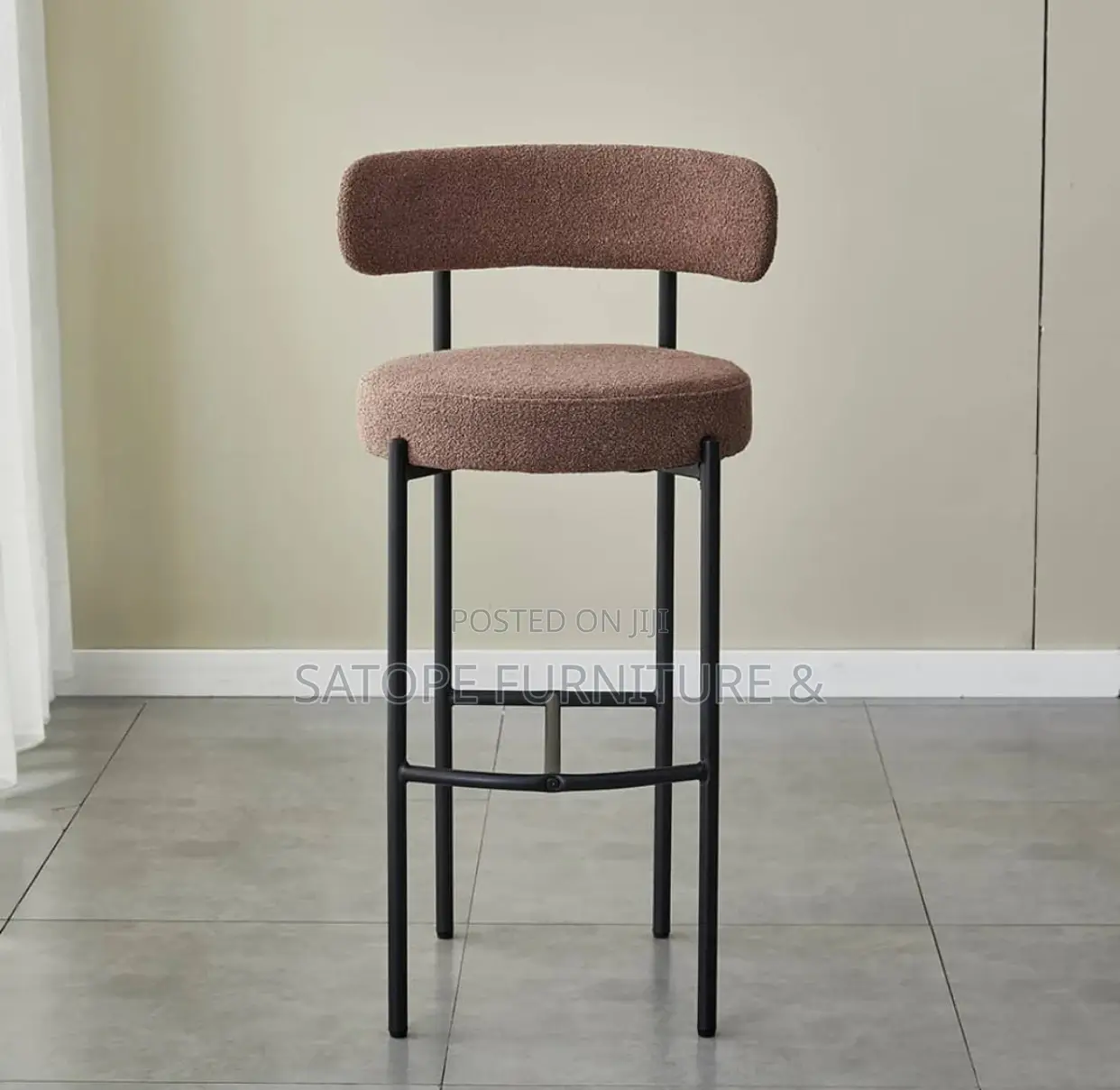 Luxury High Restaurant Bar Stool Table.