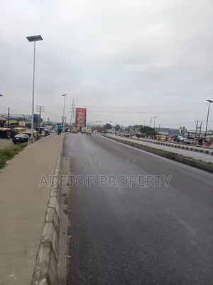 3bdrm Bungalow in Lagos Road, Ikorodu Garage for sale