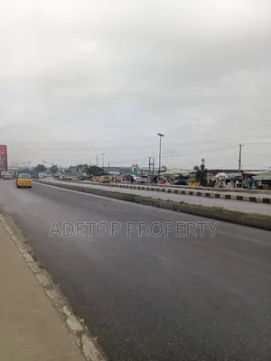 3bdrm Bungalow in Lagos Road, Ikorodu Garage for sale