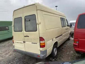 Mercedes-Benz Sprinter 2002 Yellow