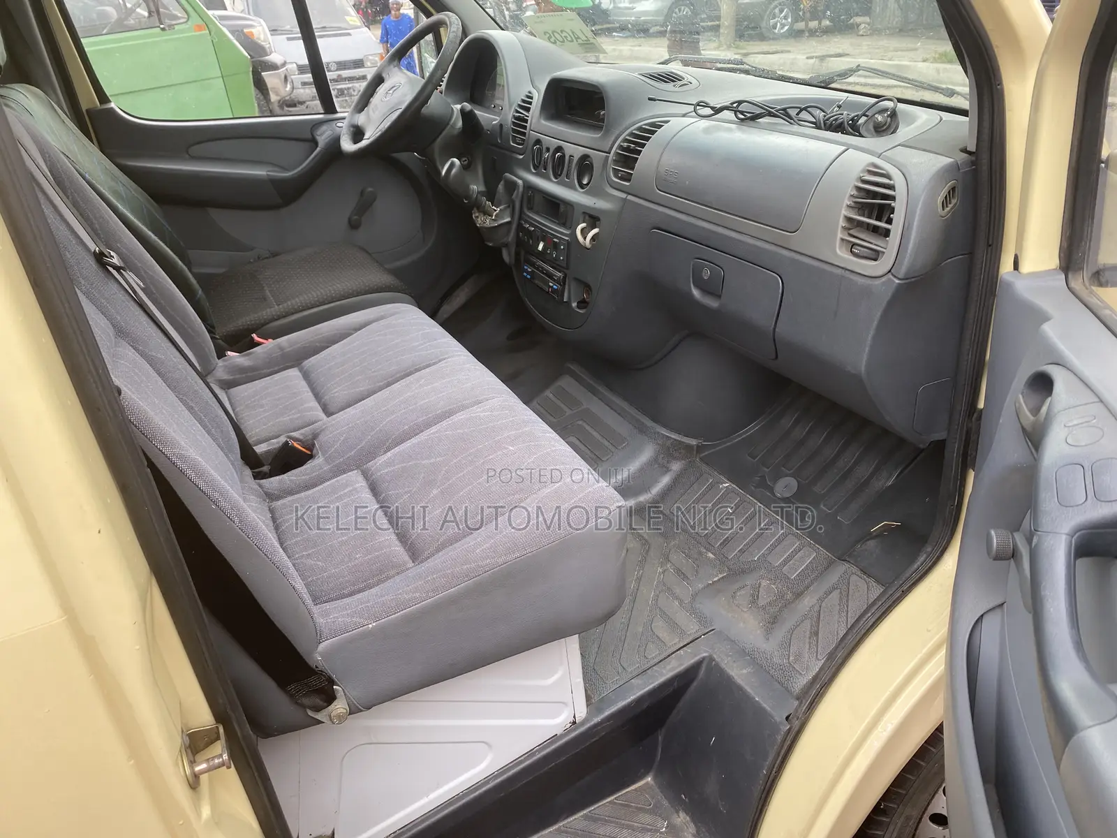 Mercedes-Benz Sprinter 2002 Yellow