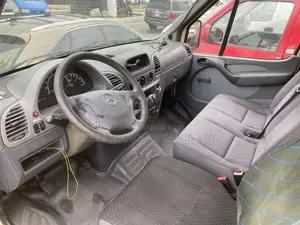 Mercedes-Benz Sprinter 2002 Yellow
