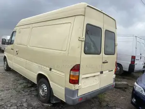 Mercedes-Benz Sprinter 2002 Yellow