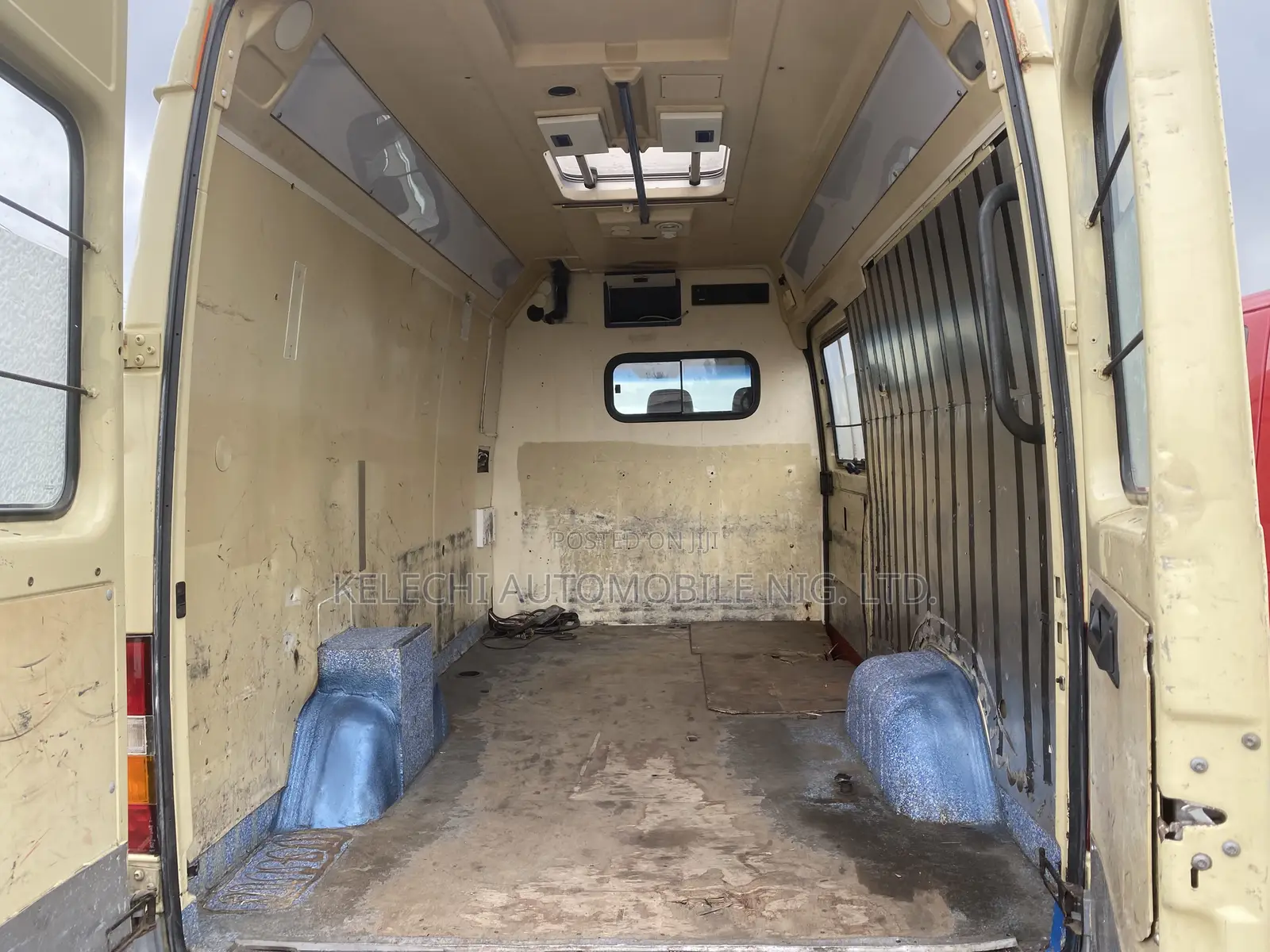 Mercedes-Benz Sprinter 2002 Yellow