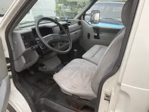 Volkswagen Transporter 2002 White