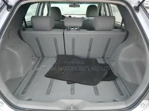 Toyota Matrix Hatchback FWD (1.8L 4cyl 5M) 2010 Silver