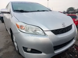 Toyota Matrix Hatchback FWD (1.8L 4cyl 5M) 2010 Silver