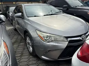 Toyota Camry XLE 4dr Sedan (2.5L 4cyl 6A) 2016 Silver