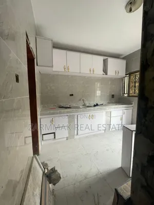 3bdrm Apartment in Agungi for rent