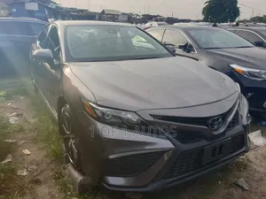 Toyota Camry SE 2022 Gray