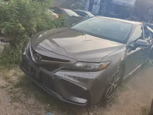 Toyota Camry SE 2022 Gray