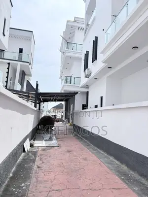 5bdrm Duplex in Ikate for sale