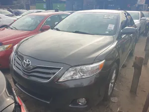 Toyota Camry LE 4dr Sedan (2.5L 4cyl 6AM) 2010 Gray