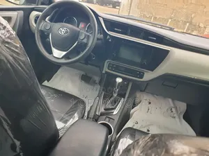 Toyota Corolla LE (1.8L 4cyl 2A) 2019 Silver