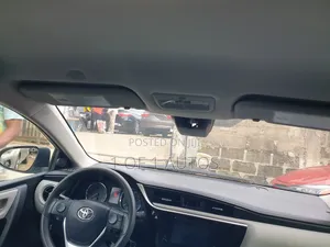Toyota Corolla LE (1.8L 4cyl 2A) 2019 Silver