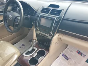 Toyota Camry XLE 4dr Sedan (2.5L 4cyl 6A) 2012 Red