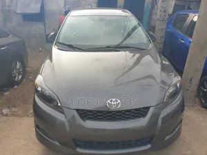 Toyota Matrix Hatchback FWD (1.8L 4cyl 5M) 2010 Gray