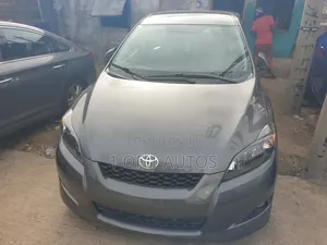 Toyota Matrix Hatchback FWD (1.8L 4cyl 5M) 2010 Gray