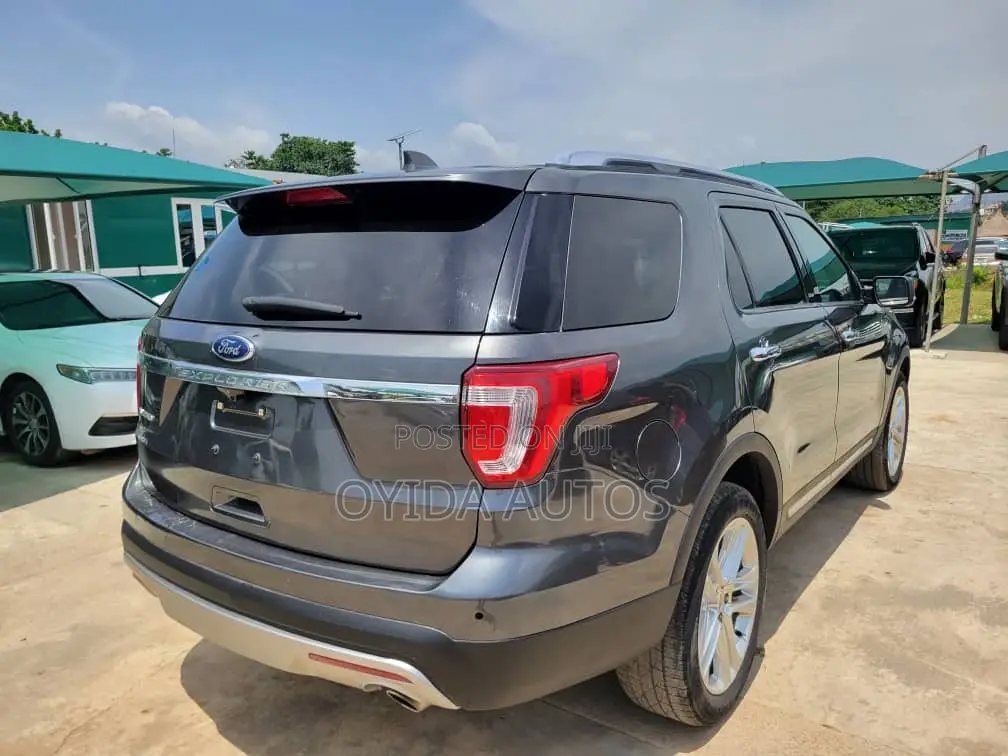 Ford Explorer 2016 Silver