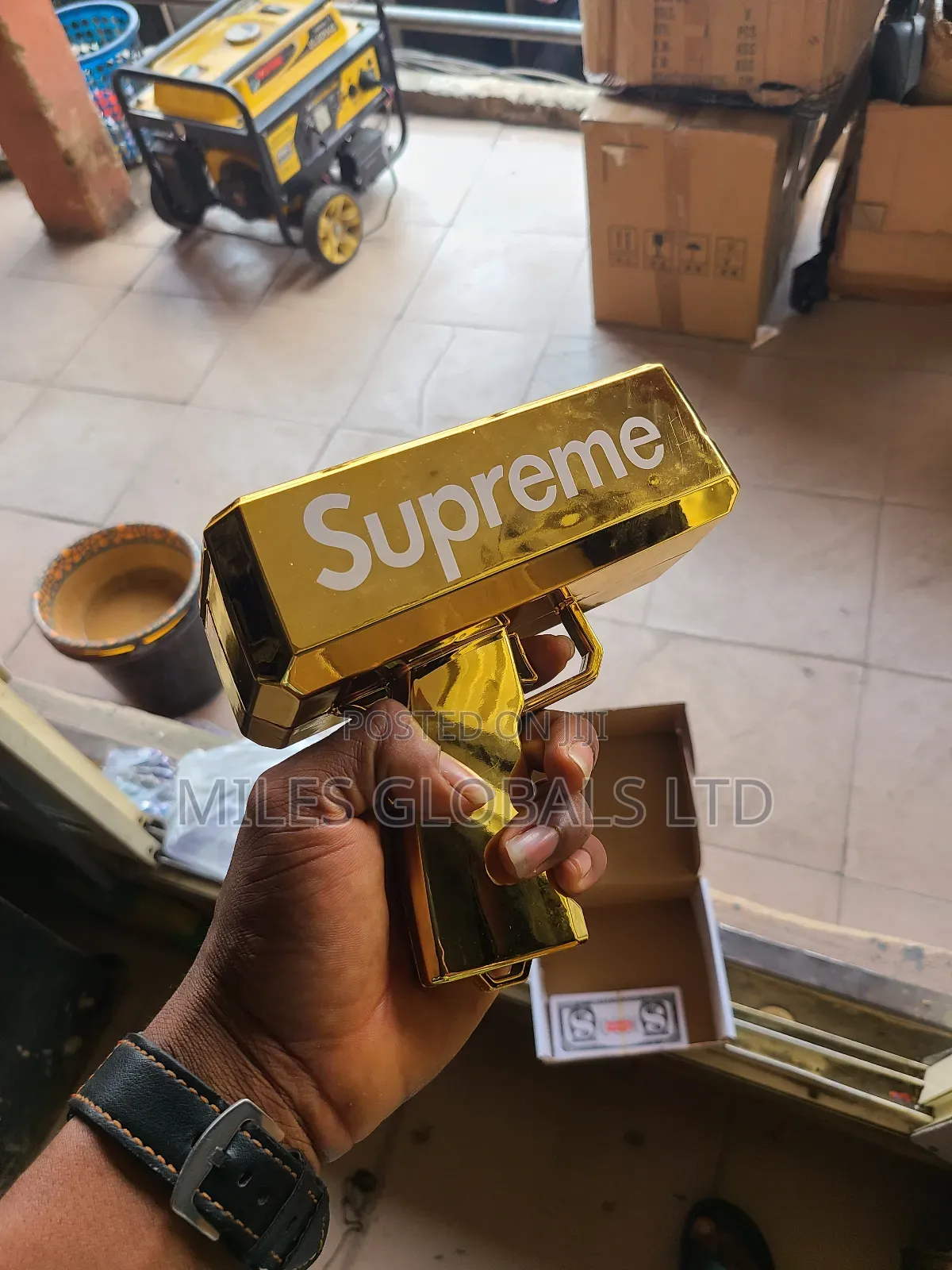 Money Gun Spraying Machine