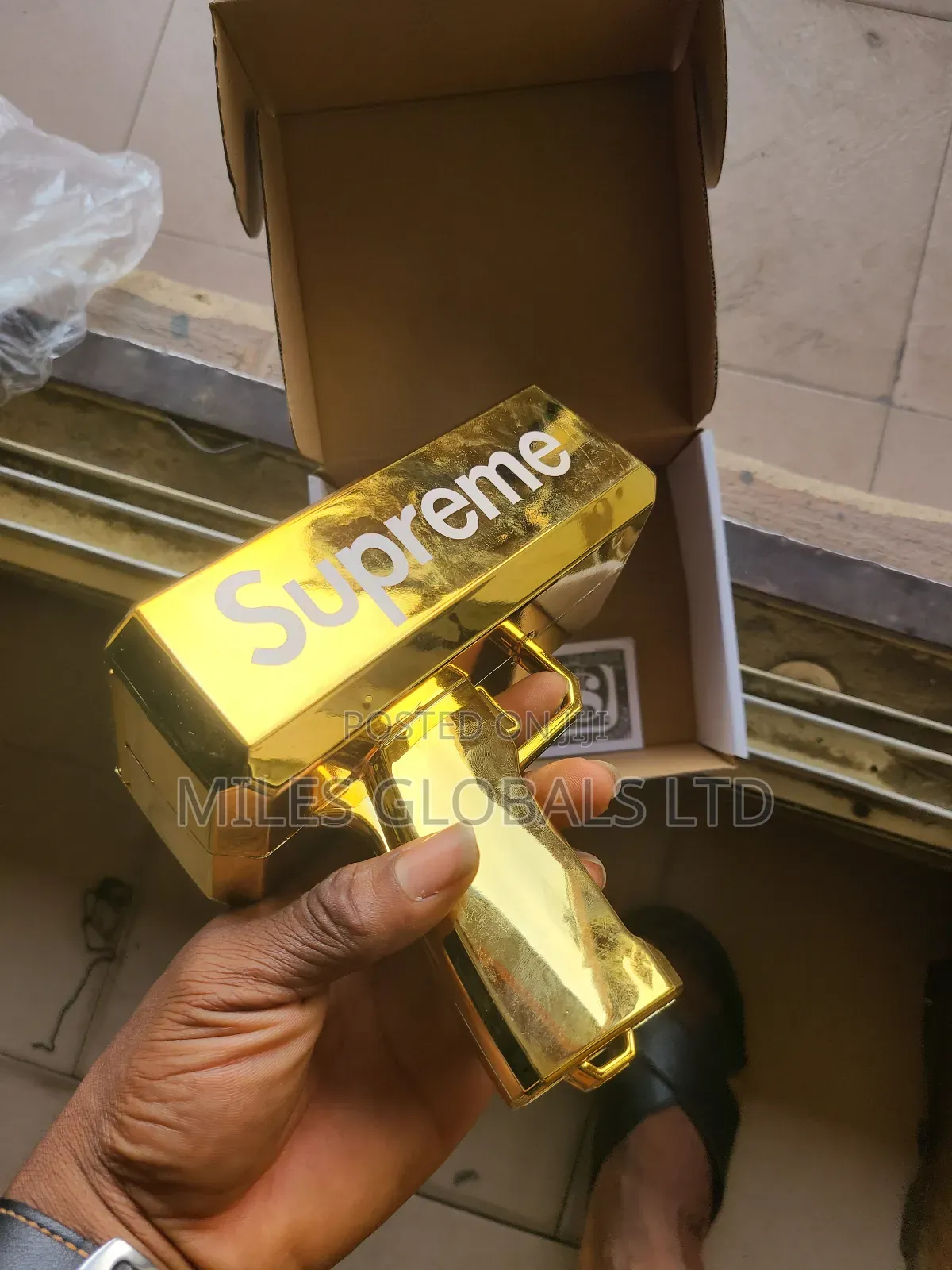 Money Gun Spraying Machine