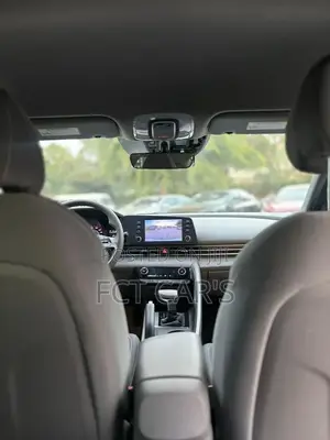 Hyundai Elantra 2022 White