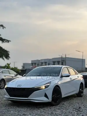 Hyundai Elantra 2022 White