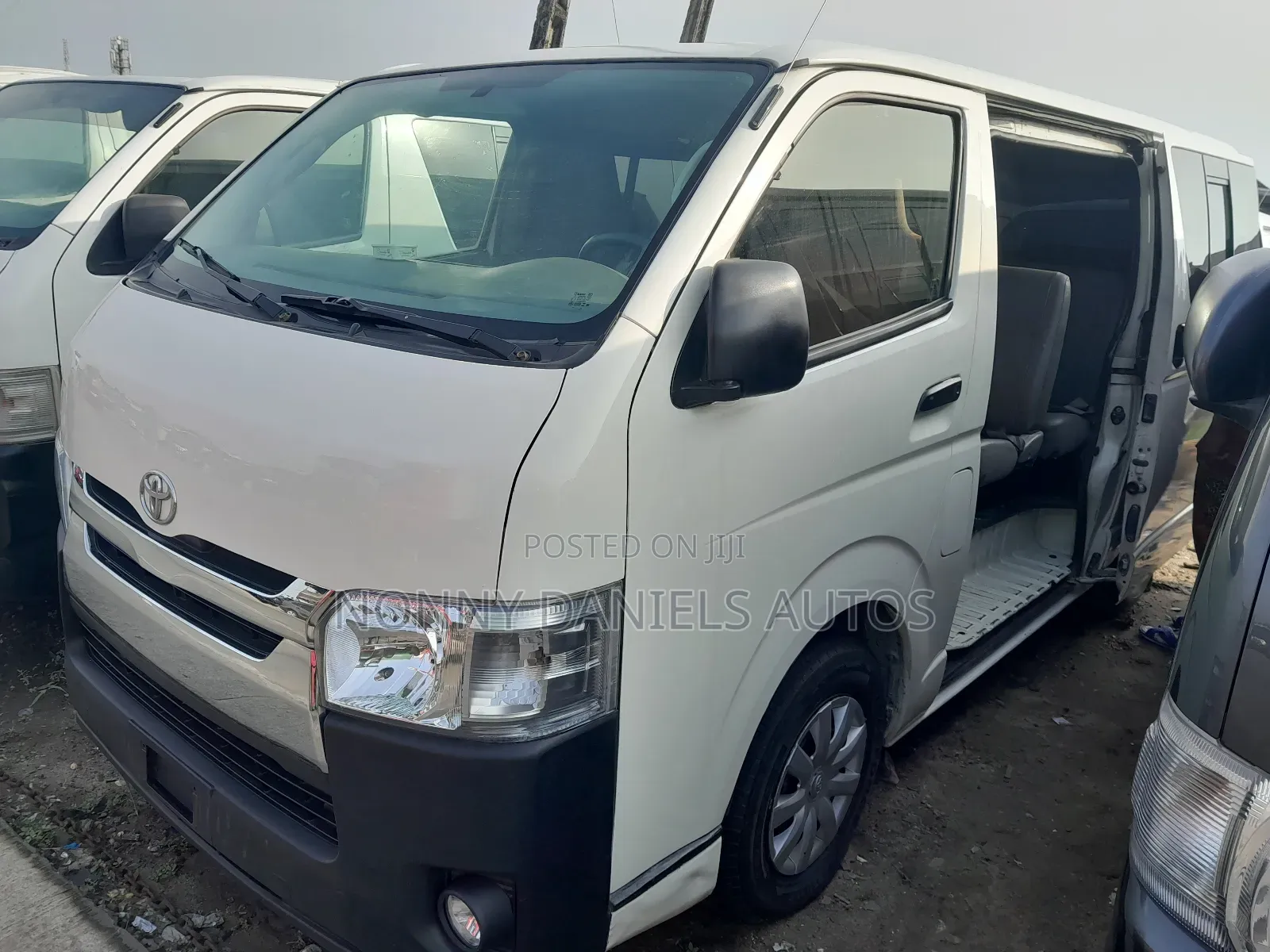 Toyota HiAce 2010 White