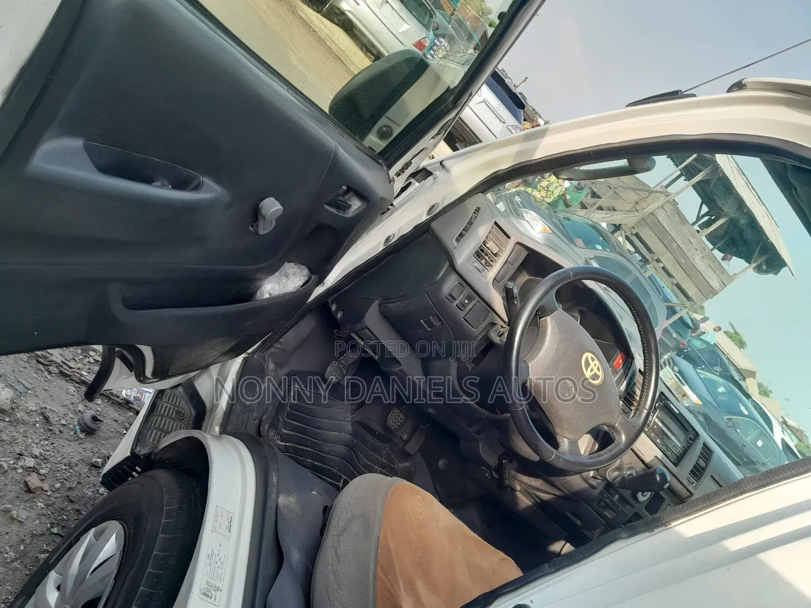 Toyota HiAce 2010 White