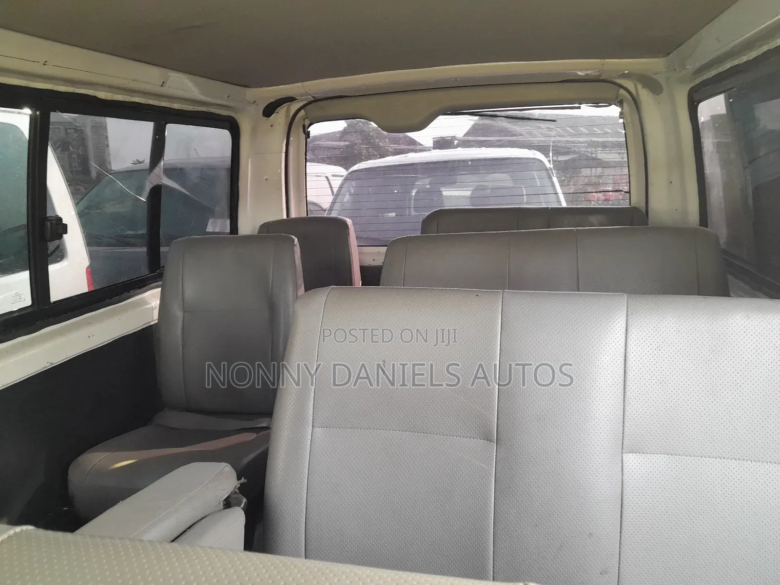 Toyota HiAce 2010 White