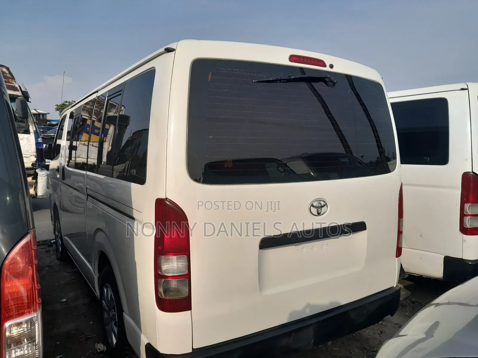 Toyota HiAce 2010 White