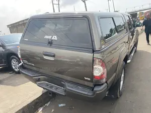 Toyota Tacoma 2014 Gold